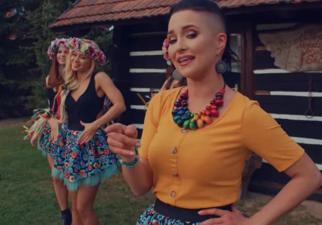 Mama ostrzegała kto śpiewa? Odkryj wykonawców i ciekawe wersje Mama ostrzegała kto śpiewa? Odkryj wykonawców i ciekawe wersje