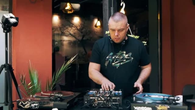 DJ Trakmajster - Gdzie jest Zbyszek? Odkryj tajemnice piosenki DJ Trakmajster - Gdzie jest Zbyszek? Odkryj tajemnice piosenki