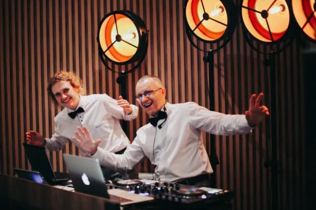 Ile kosztuje DJ na 40 urodziny? Poznaj ceny i ważne wskazówki