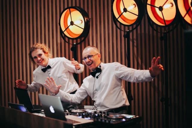 Ile kosztuje DJ na imprezę? Sprawdź ceny i uniknij wysokich wydatków Ile kosztuje DJ na imprezę? Sprawdź ceny i uniknij wysokich wydatków