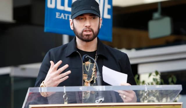 Kiedy urodził się Eminem? Zaskakujące fakty o jego życiu Kiedy urodził się Eminem? Zaskakujące fakty o jego życiu