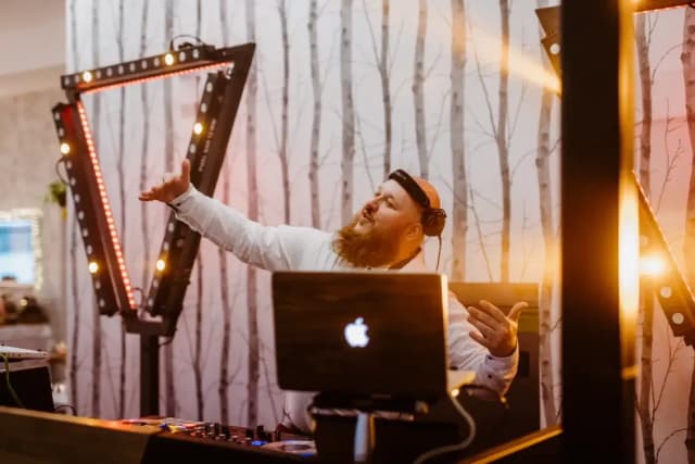 O co pytać DJ-a weselnego, aby uniknąć złego wyboru? O co pytać DJ-a weselnego, aby uniknąć złego wyboru?